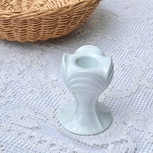 Lysestage i porcelæn med blomsterlignende form, H9