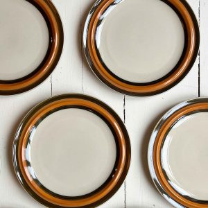 Frokosttallerkener med brun og orange kant