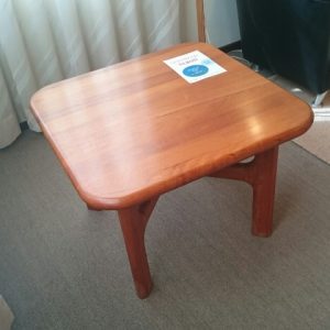 Sidebord i teak – Arrebo – udstillingsmodel