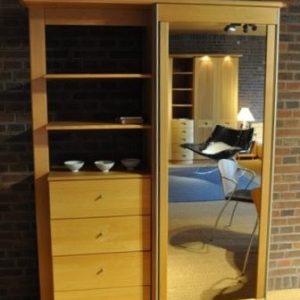 Garderobe med spejl – Udstillingsmodel