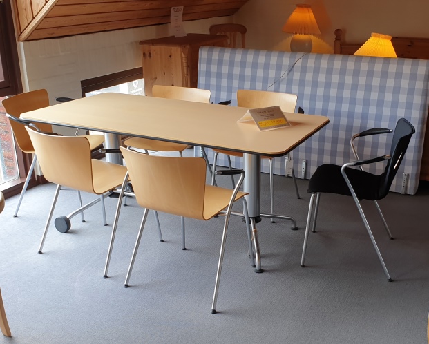 Magistretti Bord inkl. 6 stole – Fritz Hansen – Udstillingsmodel - Billede 4