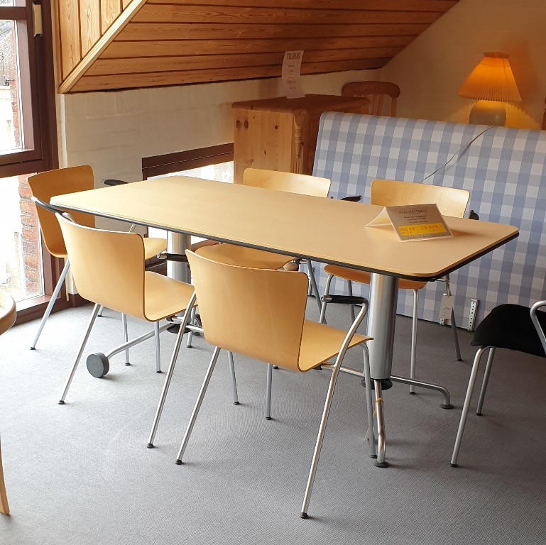 Magistretti Bord inkl. 6 stole – Fritz Hansen – Udstillingsmodel